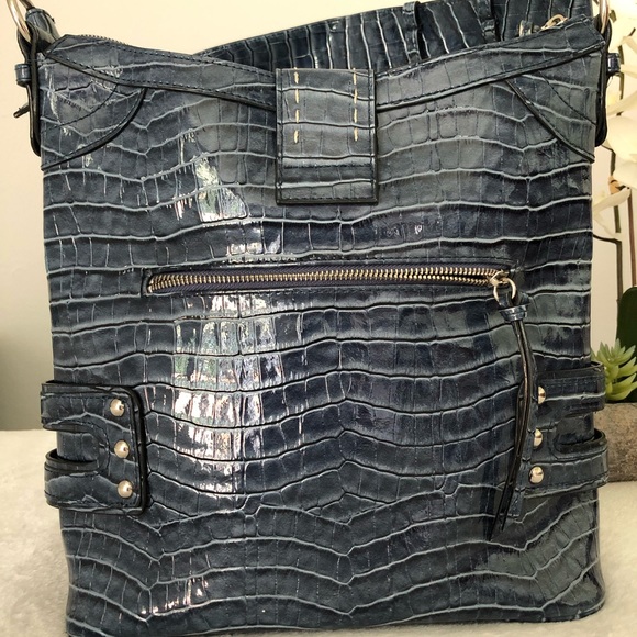 💙GUESS Bag 👜💙 - Picture 4 of 7